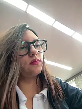 Katie rawwww online show from 10/17/25, 01:35