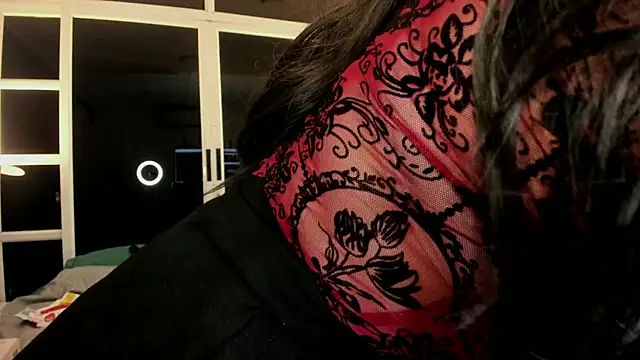 Snapshot of harimoon1 chatting on 12/23/25, 03:50 harimoon1 online show from 12/23/25, 03:50