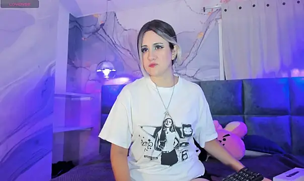 Snapshot of harimoon1 chatting on 11/17/25, 03:21 harimoon1 online show from 11/17/25, 03:21