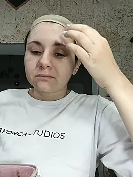 Snapshot of harimoon1 chatting on 11/19/25, 11:38 harimoon1 online show from 11/19/25, 11:38