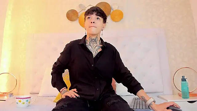 Snapshot of b3k_afrodict chatting on 02/15/26, 12:15 b3k afrodict online show from 02/15/26, 12:15