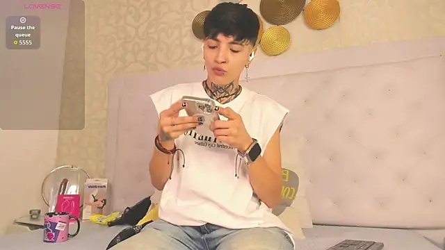 Snapshot of b3k_afrodict chatting on 02/18/26, 03:37 b3k afrodict online show from 02/18/26, 03:37