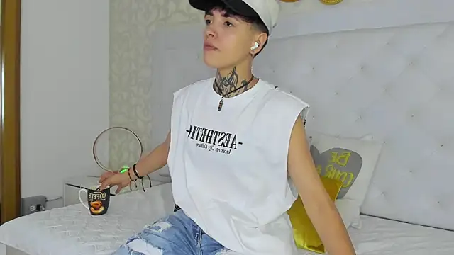 Snapshot of b3k_afrodict chatting on 02/25/26, 03:51 b3k afrodict online show from 02/25/26, 03:51