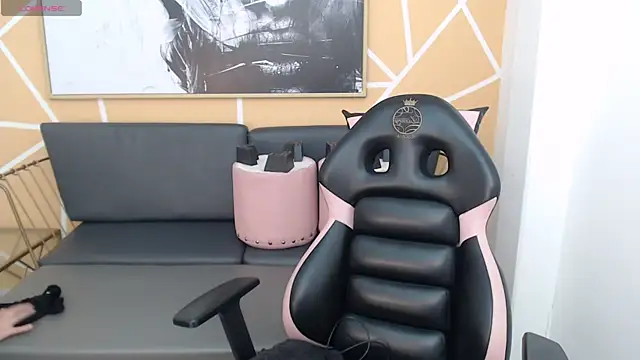 olivia russo  online show from 02/09/26, 08:07