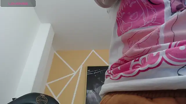 olivia russo  online show from 10/19/25, 01:03