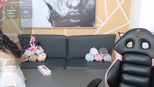 olivia russo  online show from 10/06/25, 08:09