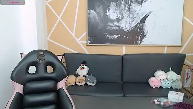 olivia russo  online show from 11/30/25, 01:12