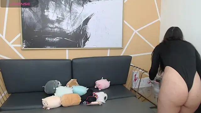 olivia russo  online show from 10/17/25, 08:10