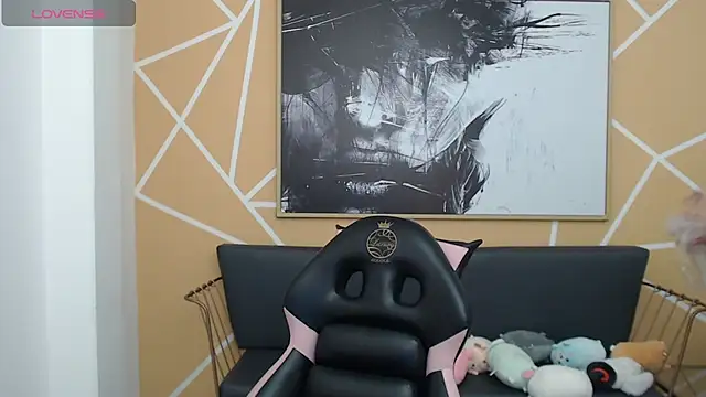 olivia russo  online show from 10/24/25, 08:19