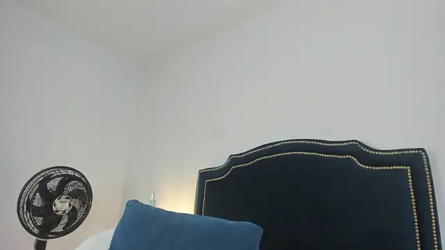 LiliCarterm online show from 10/21/25, 07:41