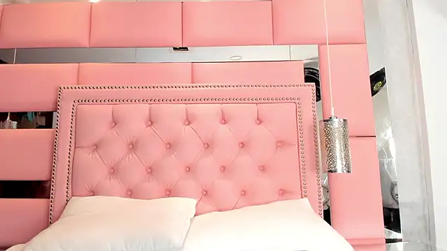 LiliCarterm online show from 01/10/26, 07:20