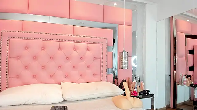 LiliCarterm online show from 02/04/26, 08:15