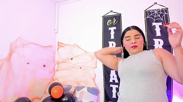 yunna7 online show from 10/28/25, 11:31