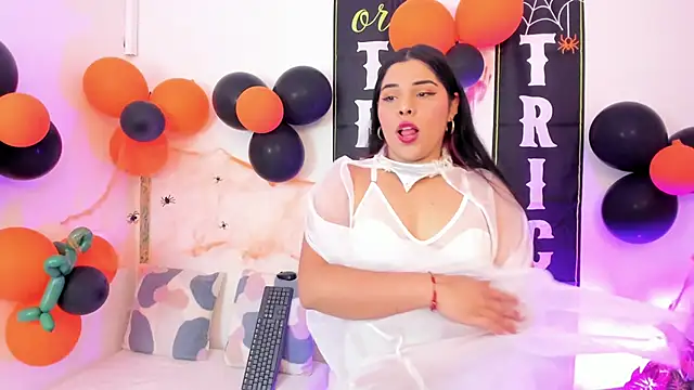 yunna7 online show from 10/31/25, 11:18