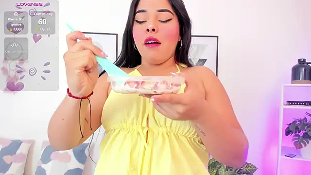 yunna7 online show from 10/18/25, 11:34