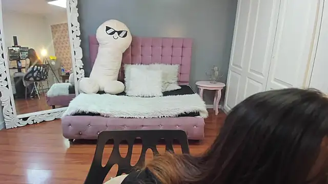 Tammy parker  online show from 10/22/25, 04:12