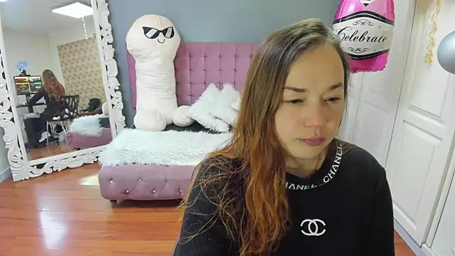 Tammy parker  online show from 10/04/25, 04:25