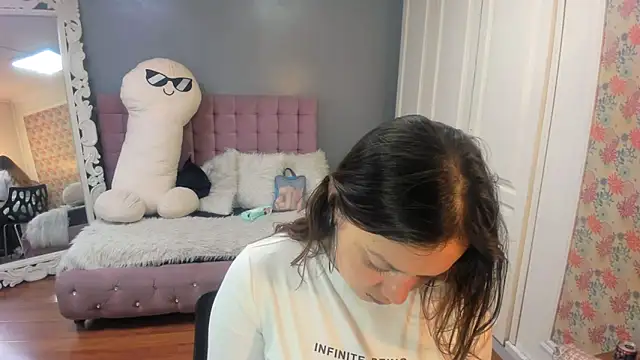 Tammy parker  online show from 11/21/25, 04:00