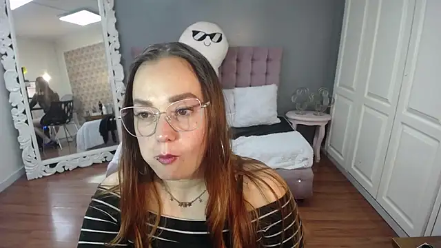 Tammy parker  online show from 09/19/25, 04:27