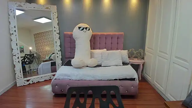 Tammy parker  online show from 09/23/25, 04:08