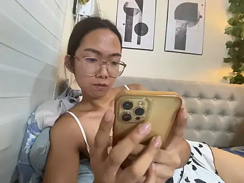 Sluttgwen69 online show from 04/28/26, 03:05