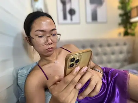 Sluttgwen69 online show from 05/01/26, 03:28
