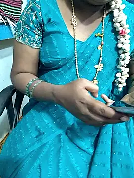 Snapshot of lolida69thamil chatting on 11/01/25, 03:28 lolida69thamil online show from 11/01/25, 03:28