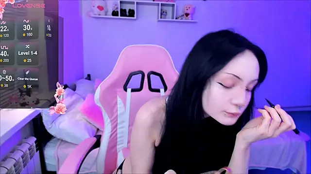 Snapshot of MiaScarlettt chatting on 10/17/25, 07:04 MiaScarlettt online show from 10/17/25, 07:04