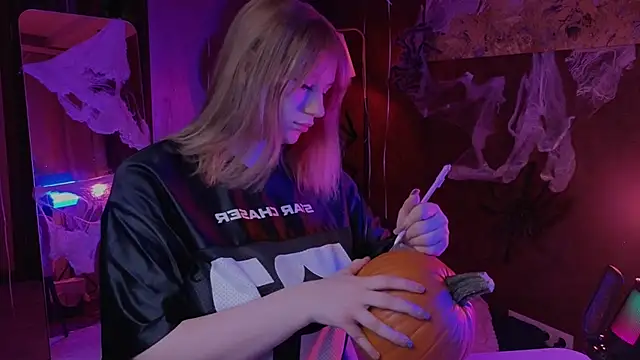 Morvelyn online show from 10/26/25, 05:35