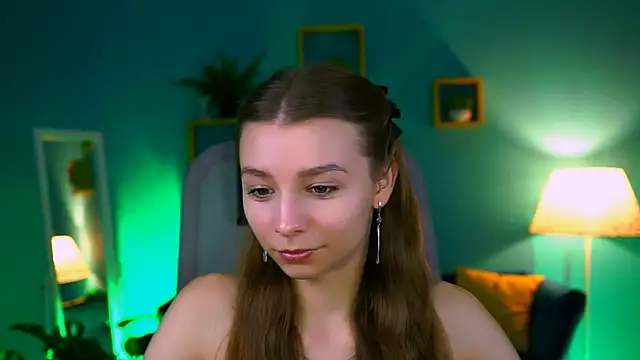 JulieDaniel online show from 10/21/25, 04:23