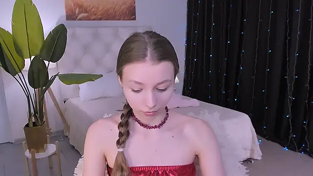 Snapshot of JulieDaniel chatting on 03/18/26, 08:17 JulieDaniel online show from 03/18/26, 08:17