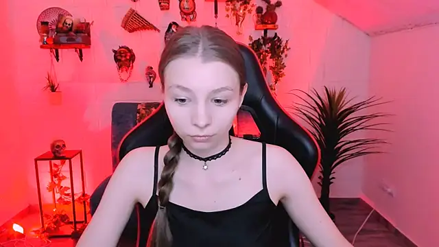 Snapshot of JulieDaniel chatting on 04/07/26, 08:16 JulieDaniel online show from 04/07/26, 08:16