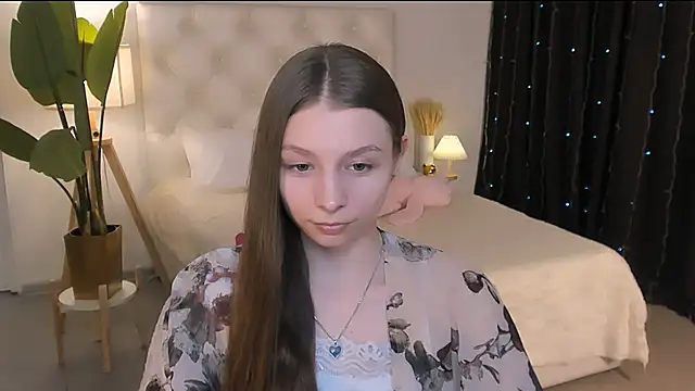 Snapshot of JulieDaniel chatting on 04/01/26, 01:41 JulieDaniel online show from 04/01/26, 01:41