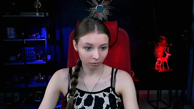 Snapshot of JulieDaniel chatting on 04/10/26, 04:19 JulieDaniel online show from 04/10/26, 04:19