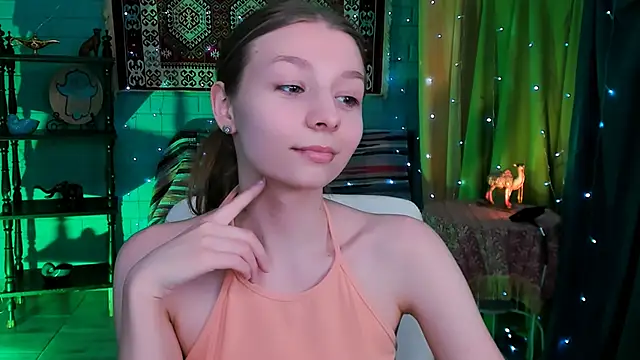 Snapshot of JulieDaniel chatting on 03/11/26, 09:25 JulieDaniel online show from 03/11/26, 09:25