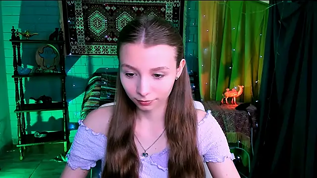 Snapshot of JulieDaniel chatting on 04/14/26, 04:17 JulieDaniel online show from 04/14/26, 04:17