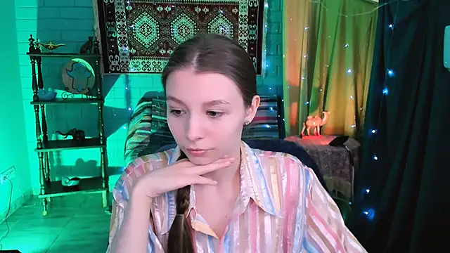 Snapshot of JulieDaniel chatting on 04/03/26, 04:19 JulieDaniel online show from 04/03/26, 04:19