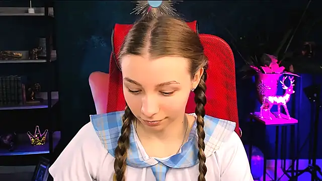 JulieDaniel online show from 11/11/25, 04:29