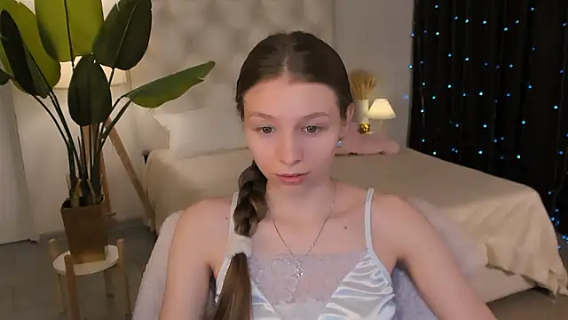 Snapshot of JulieDaniel chatting on 03/03/26, 05:03 JulieDaniel online show from 03/03/26, 05:03