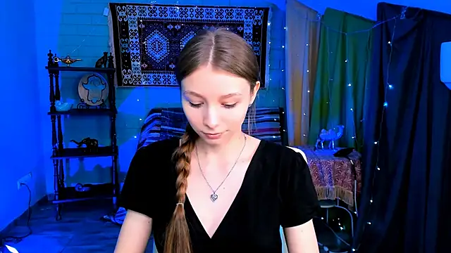 Snapshot of JulieDaniel chatting on 04/13/26, 08:07 JulieDaniel online show from 04/13/26, 08:07