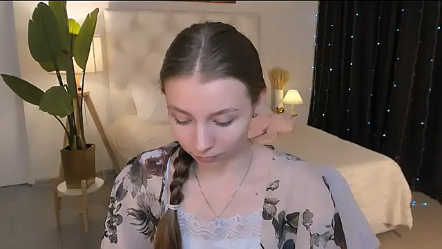 Snapshot of JulieDaniel chatting on 04/01/26, 08:15 JulieDaniel online show from 04/01/26, 08:15