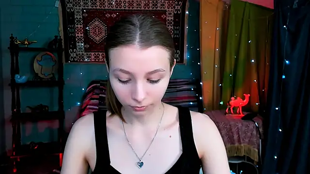 Snapshot of JulieDaniel chatting on 04/08/26, 04:25 JulieDaniel online show from 04/08/26, 04:25