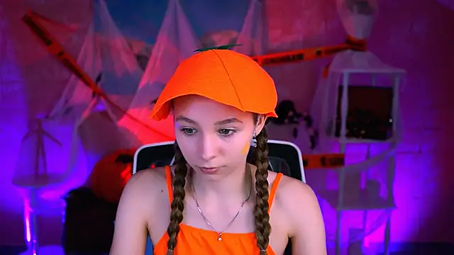 JulieDaniel online show from 10/31/25, 04:31