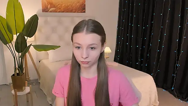 Snapshot of JulieDaniel chatting on 03/24/26, 04:12 JulieDaniel online show from 03/24/26, 04:12