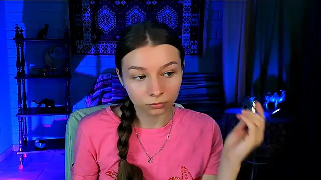 JulieDaniel online show from 12/04/25, 04:22