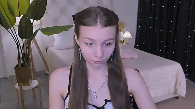 Snapshot of JulieDaniel chatting on 03/10/26, 08:18 JulieDaniel online show from 03/10/26, 08:18