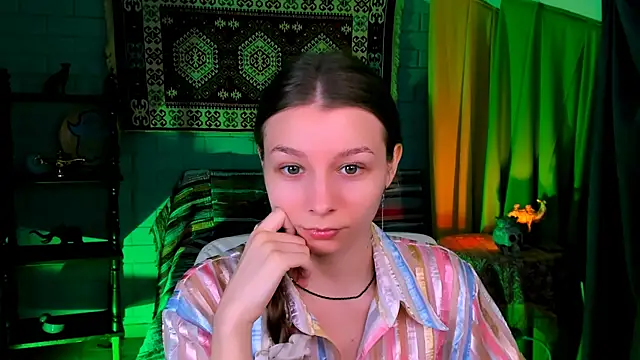 JulieDaniel online show from 11/18/25, 04:16