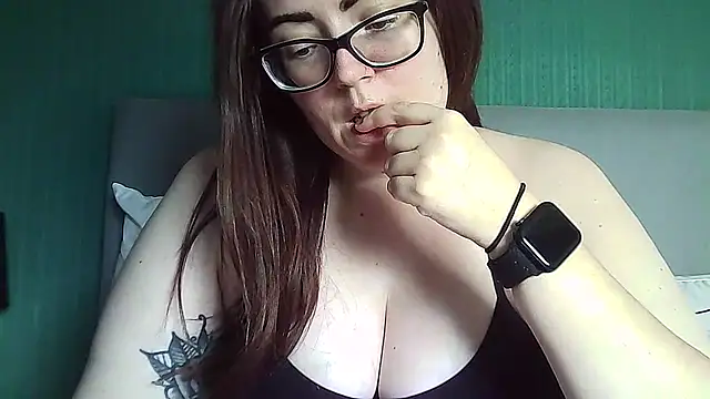 Snapshot of Curvy-BellaX chatting on 10/12/25, 12:28 Curvy-BellaX online show from 10/12/25, 12:28