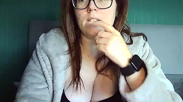 Snapshot of Curvy-BellaX chatting on 09/16/25, 10:16 Curvy-BellaX online show from 09/16/25, 10:16