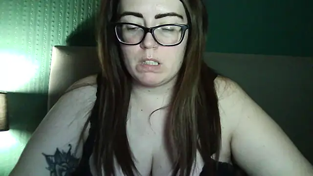 Snapshot of Curvy-BellaX chatting on 10/11/25, 07:48 Curvy-BellaX online show from 10/11/25, 07:48